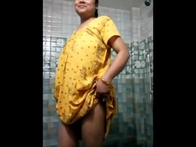 Naima Bhabhi's steamy shower MMS