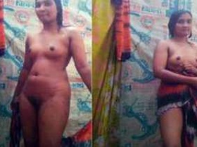 Desi hottie captivates with her naked body and gets filmed