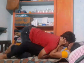 A guy brings his ladylove to his place and has a wild romp