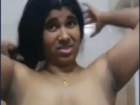 Mature Desi woman pleasures herself with her fingers in a selfie video