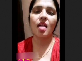 Desi bhabhi flaunts her breasts and pussy in a VK video