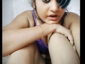 Cute Desi girl flaunts her pussy in a naughty video