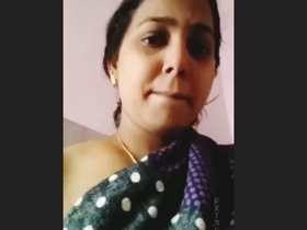 Cheating bhabhi makes a video for her lover to show off her body