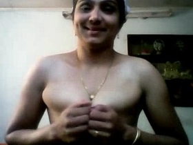Indian aunt's nude self-portraits in HD