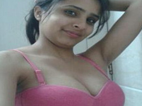 Indian desi babe shows off her XXX boobs and pussy in the bathroom