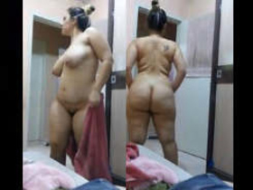 Mature Indian Aunty shows off her big ass in solo video