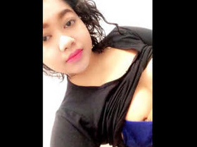 Cute Indian girl flaunts her big boobs in a solo video