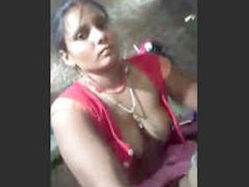 Desi bhabhi gets frisky with her lover while her husband is away