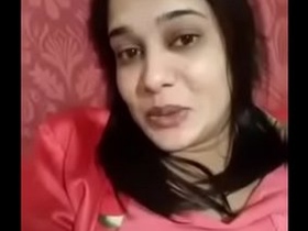 Horny Indian girl shows off her pussy on webcam