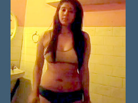 Horny Indian webcam girl flaunts her naked body on camera