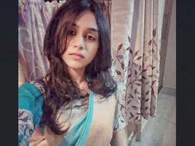 Playful Desi girl reveals her cute assets in nude MMS