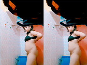 Hidden camera captures Bhabhi's sexy bathing session