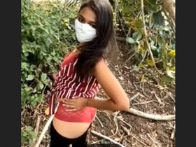 Indian girl flaunts her curves in a live performance