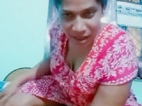 Indian aunty getting naughty