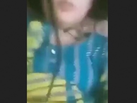 Pakistani girl shows her pussy in a wild video
