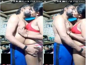 Desi bhabhi gives a blowjob to her boyfriend