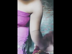 Village bhabi's seductive physique