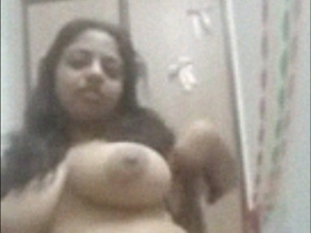 Mallu babe from Kerala flaunts her big boobs and ass in nude video