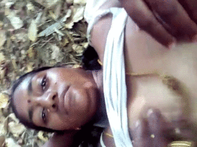 Tamil aunty enjoys outdoor pussy fingering in MMS sex video