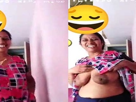 Mature Indian bhabhi flaunts her big boobs in the UK