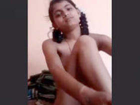 Cute desi girl showing off her body in a steamy video