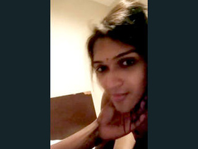 Randi Indian beauty gives a blowjob to a client in a hotel
