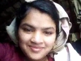 Watch a beautiful Indian woman in a natural nude solo performance