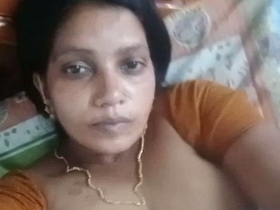 Big-boobed Kerala auntie flaunts her nude selfie
