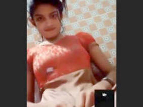 Cute desi girl flaunts her body in a solo video