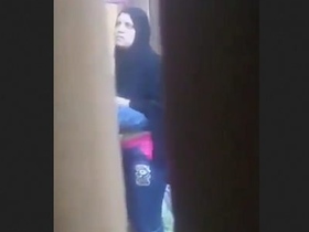 Quick and dirty hijabi aunty fucks hard