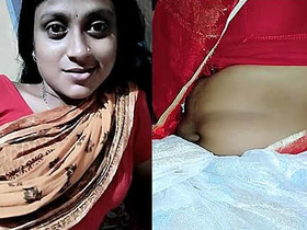 Indian lovely aunt with her enticing belly button