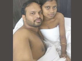 Desi couple from village enjoys hotel room sex
