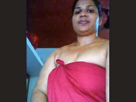 Indian bhabhi with big breasts in Malayalam video
