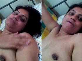 Horny desi bhabhi takes nude selfies for her boyfriend