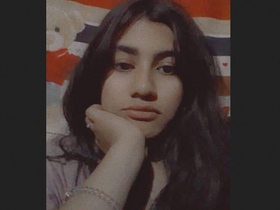 Cute Indian girl Desi flaunts her body in a steamy video