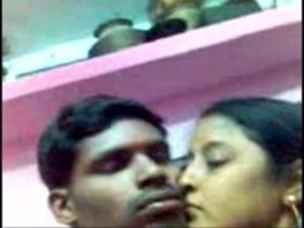 Xnxx video of Indian couple's home-made sex session