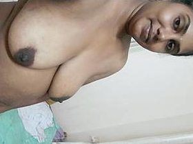 Indian aunty masturbates with her fingers in front of the camera