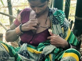 Rural Indian couple has sex in the forest