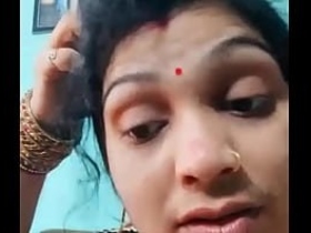 Desi bhabi flaunts her pussy in a rural setting