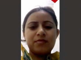 Desi girl flashes her tits and pussy in a video call