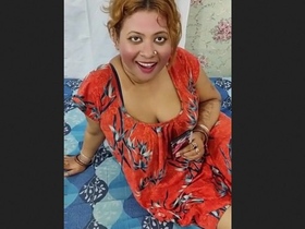 Experience the sensuality of a mature Desi lady in HD video