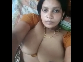 Bhabhi's mature skills in action as she gives a satisfying blowjob