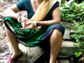 Bhabhi gets fucked in the forest, wearing a sexy sari