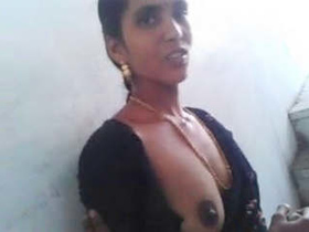 Indian bhabhi shows off her big boobs in a hot video